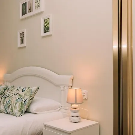 Espacio Luz En El Centro De By Vigo