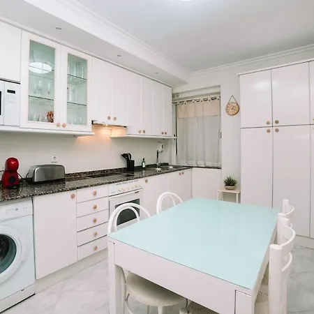 Espacio Luz En El Centro De By *