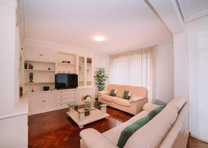 Espacio Luz En El Centro De By Vigo